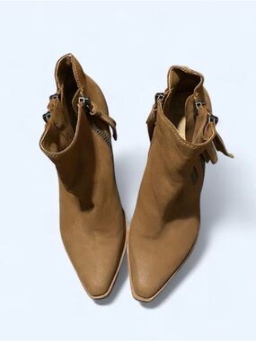 Dolce Vita Tan Pointed Ankle Booties with Zippers. Worn 2 times. EUC, SOFT!